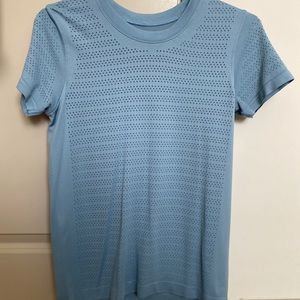 lululemon Breeze By SS in size 6